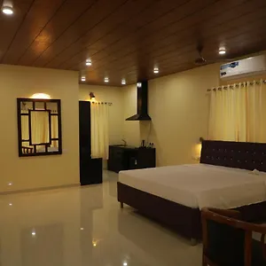 La Mira Beach Resort Aparthotel